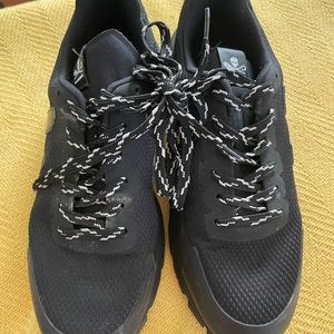 Tyrol velocity sneakers size 8 woman